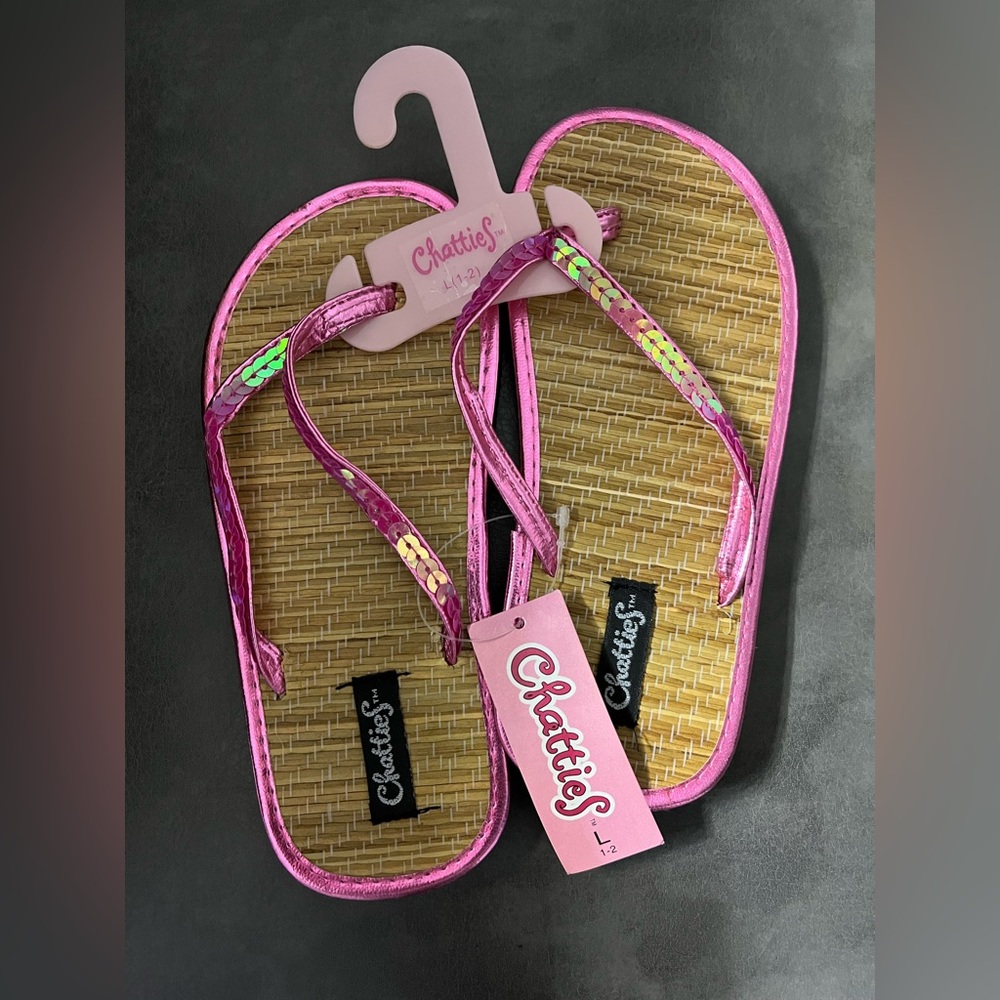 Chatties girks metallic pink flip flops sz 1/2 NWT